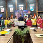 नवरात्र के पावन अवसर पर डीएम ने की देवियों की स्तुति; 10 बालिकाओं की शिक्षा पुनर्जीवित